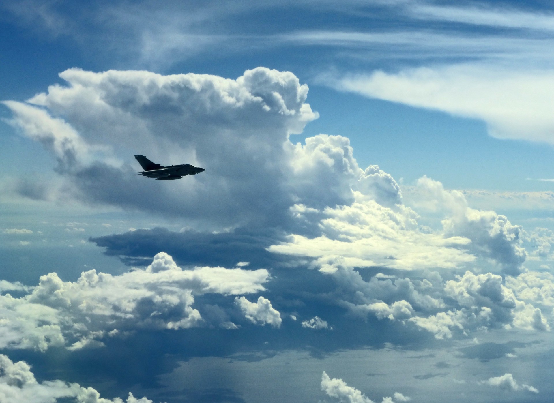 flugzeug wolken himmel