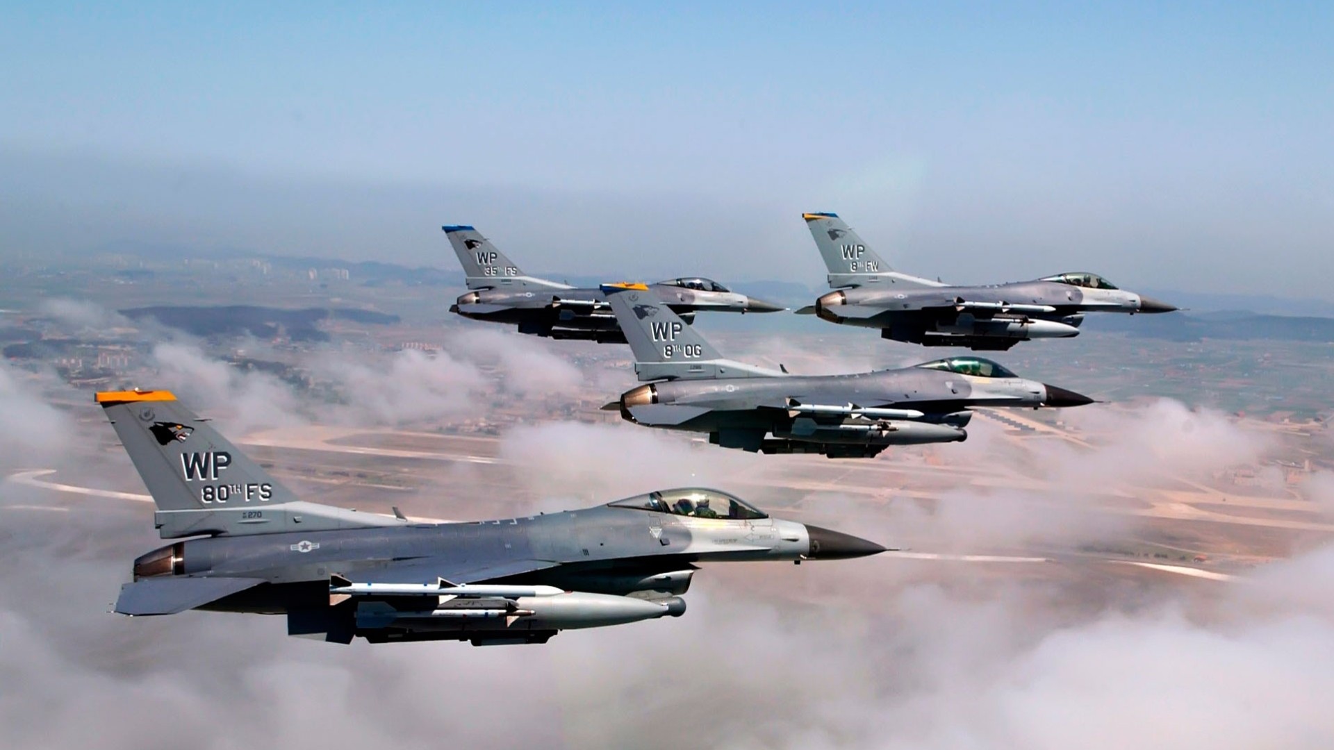 aereo caccia f-16 militare