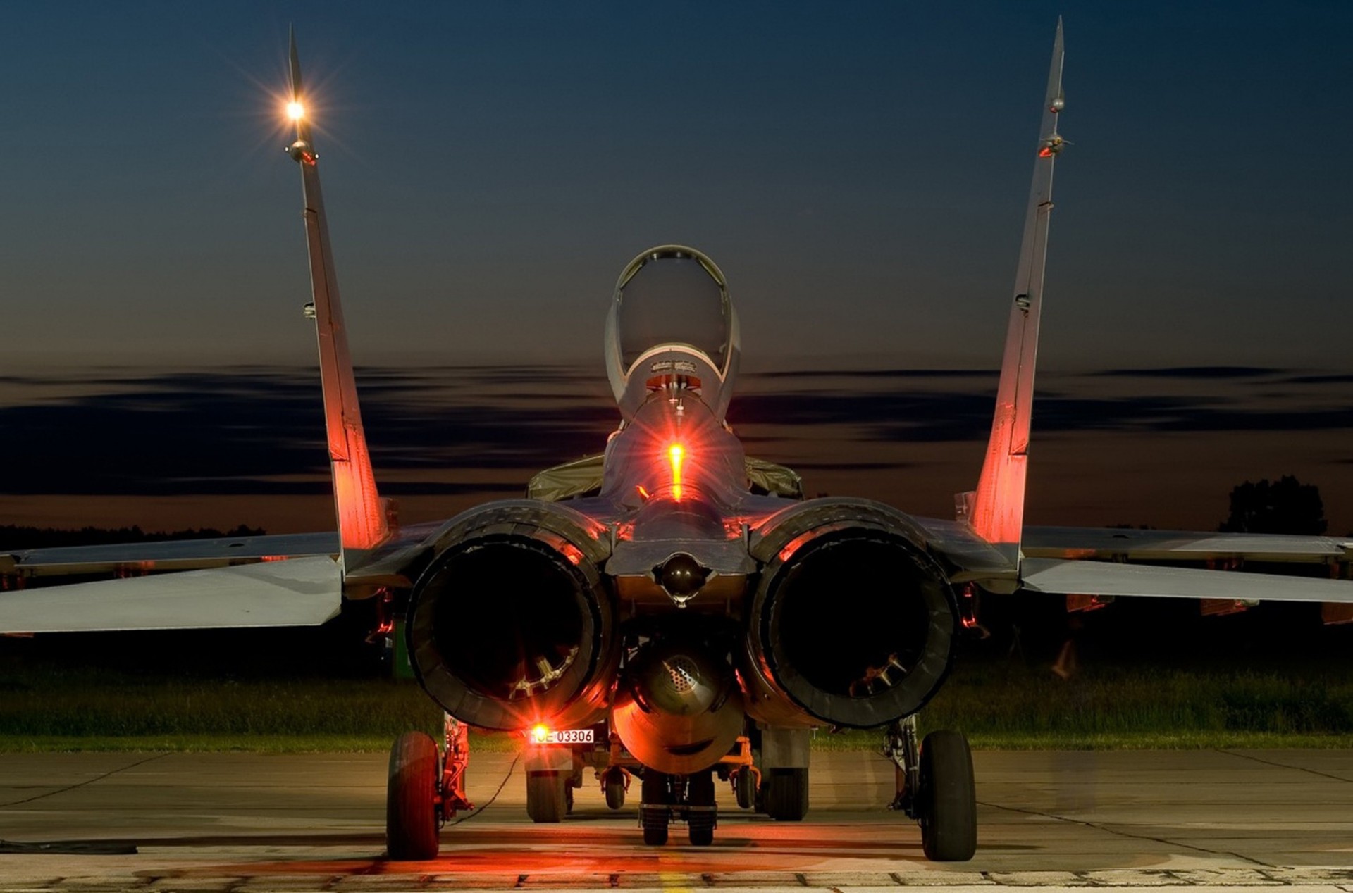 makro grau nacht flugzeug licht kämpfer mig-29