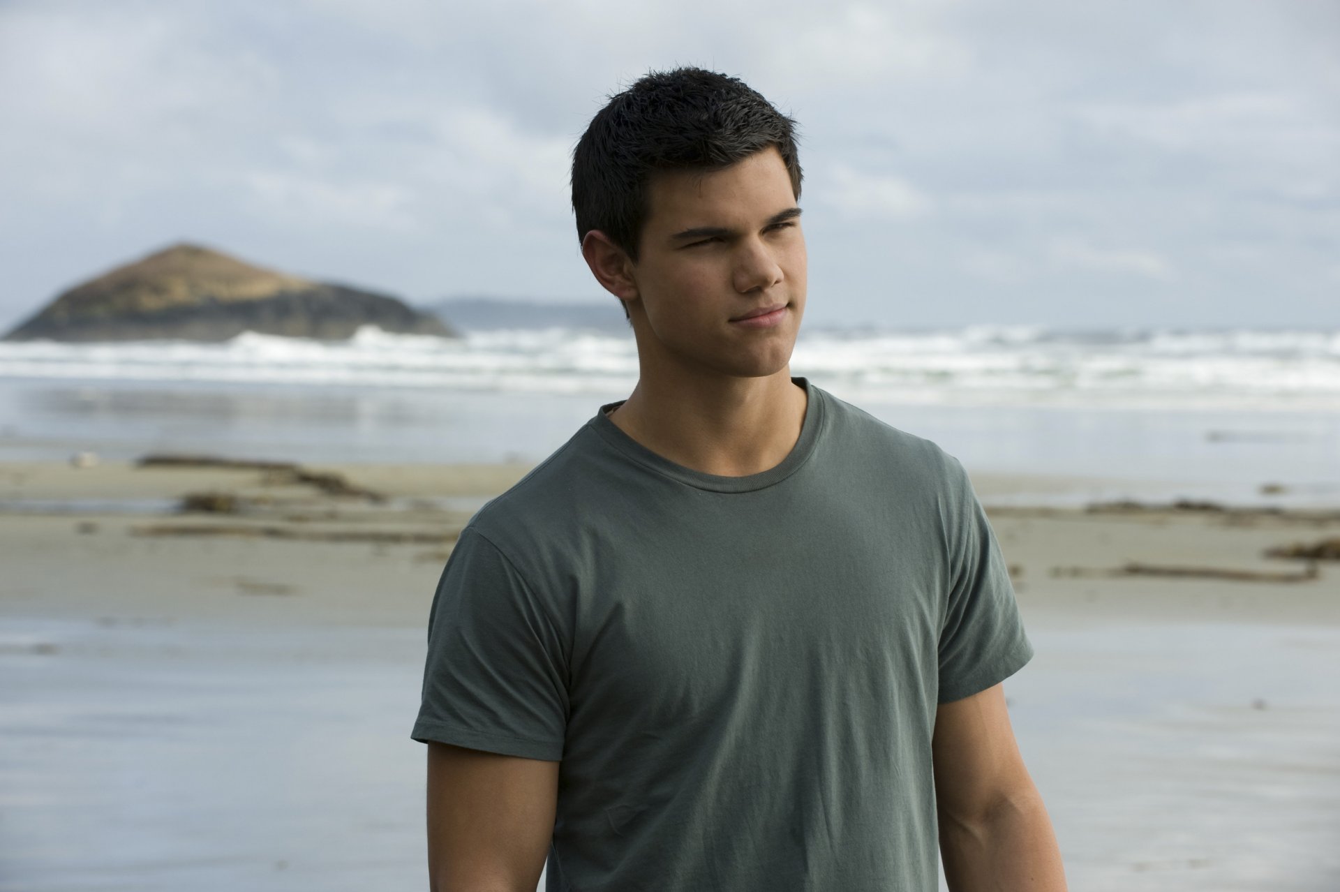 jacob neumond hit dämmerung blick filmschauspieler meer strand brandung wellen ufer küste hunk brünette gesicht