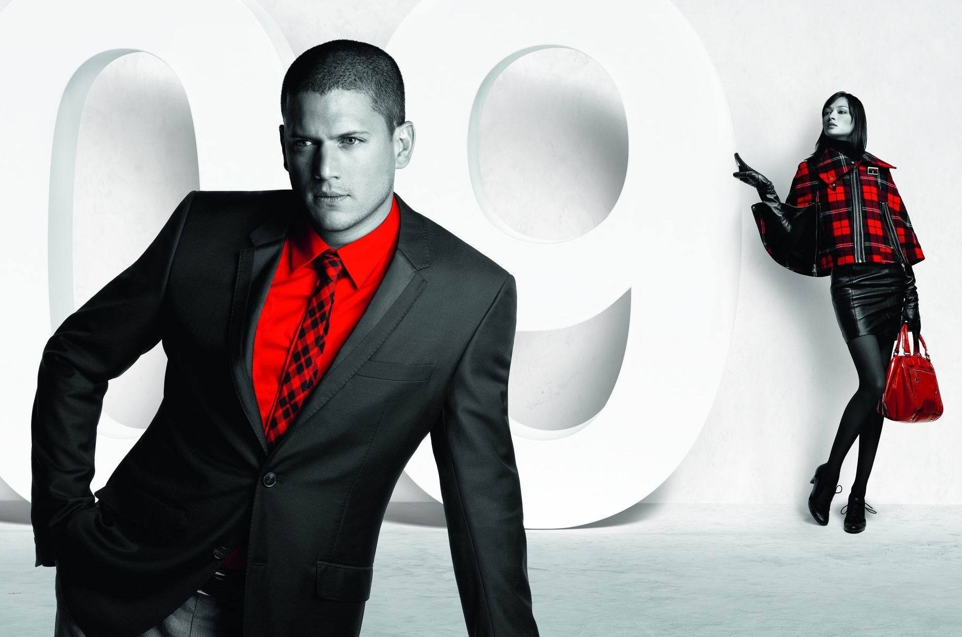 wentworth miller 09 rosso e nero camicia rossa borsa rossa bellezza vista ragazzo bruna donne ragazze