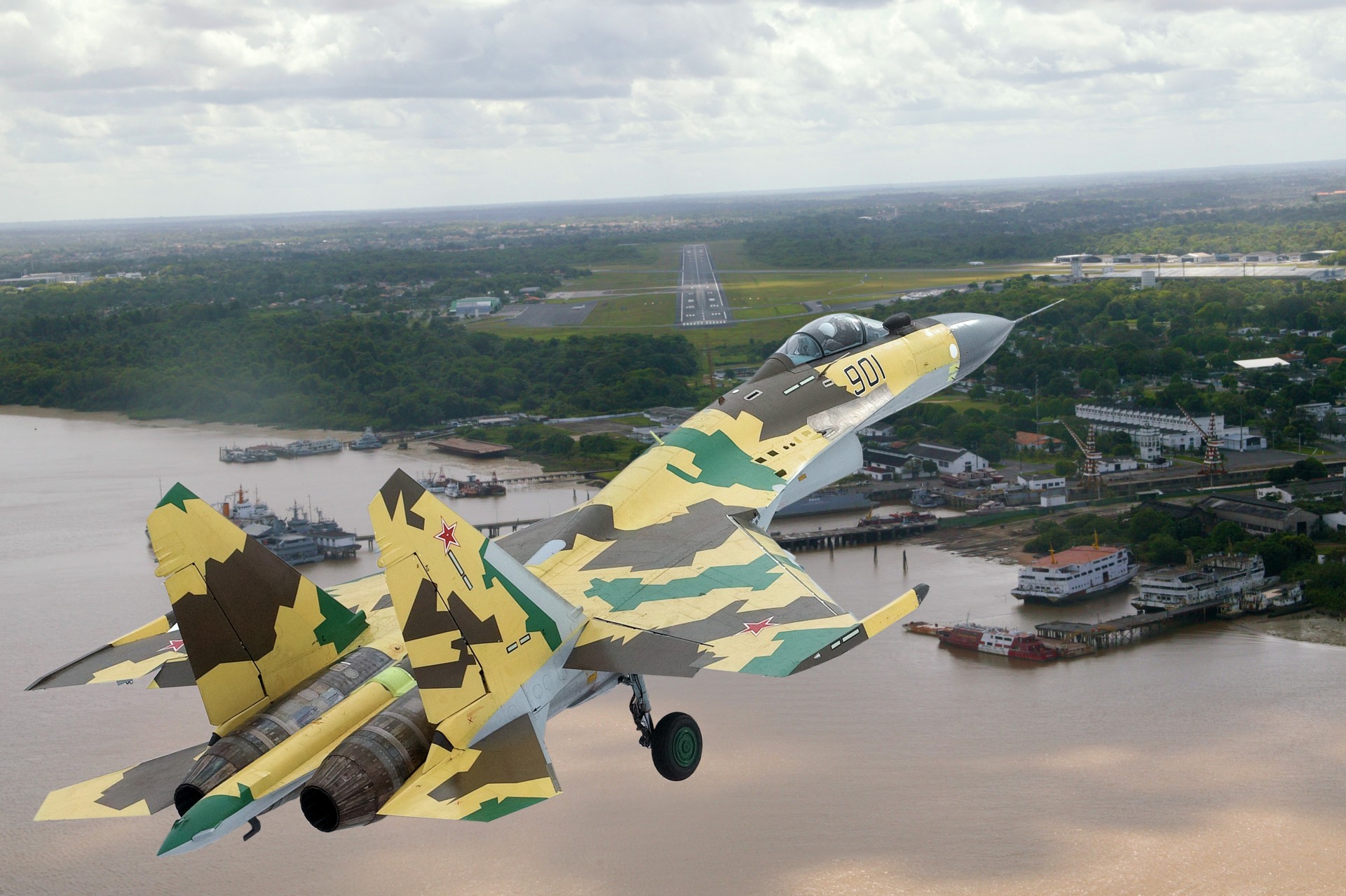 approach airport beach su-35 camouflage