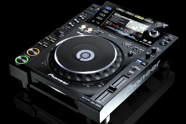 Professional digital player Pioneer CDJ-2000