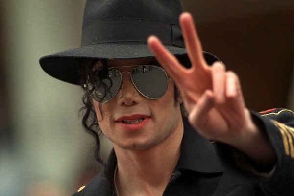 Legendarny Michael Jackson w okularach przeciwsłonecznych