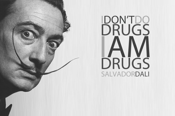 Salvador Dali avec de longues usasi juste une légende