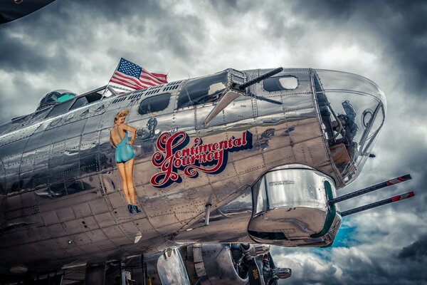 The American Boeing b-17 bomber is depicted in silver