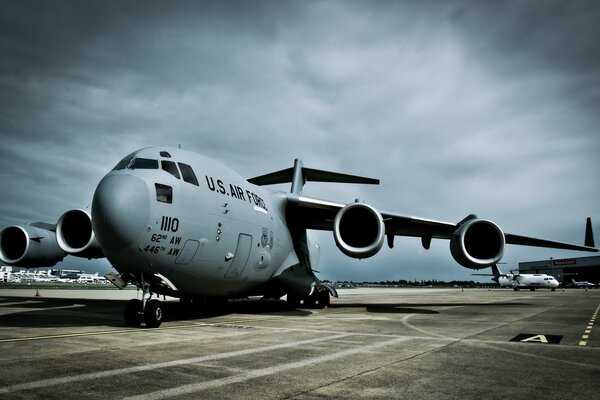 Aereo militare americano all aeroporto