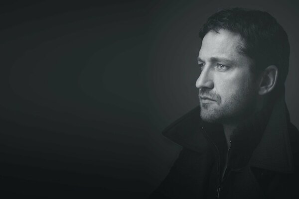 Porträt von Gerald Butler in Schwarz und Weiß