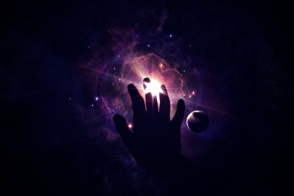 La mano dell uomo raggiunge le stelle
