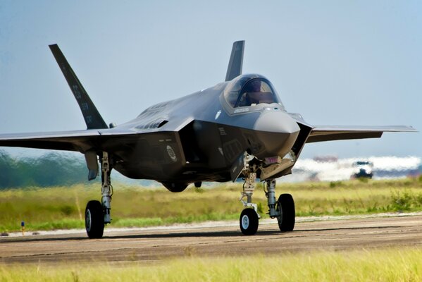 A black plane is standing on the runway