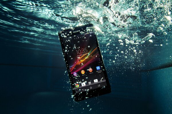 Phone in water, air bubbles