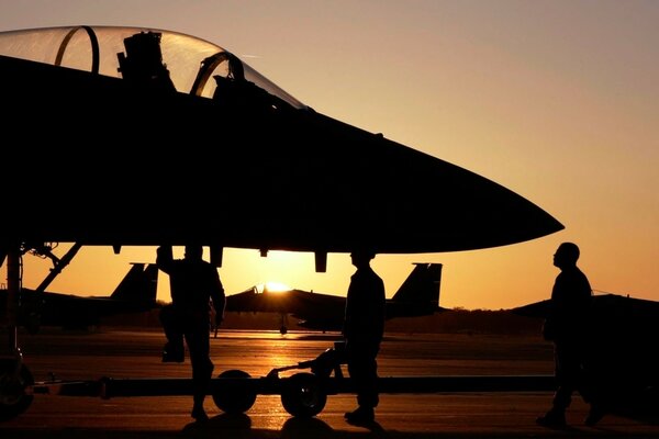 Avion militaire f-15 à l aérodrome