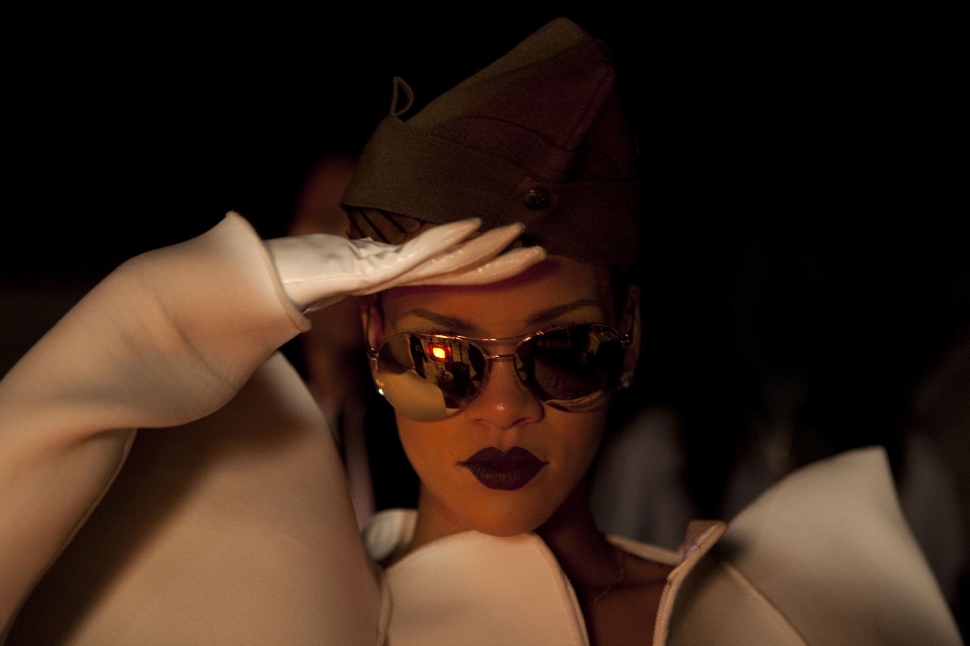 rihanna duro gafas labios muff