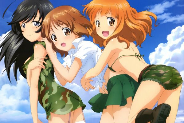 Trzy dziewczyny w mini patrzą w bok