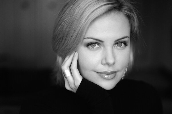 Charlize Theron, black and white photo