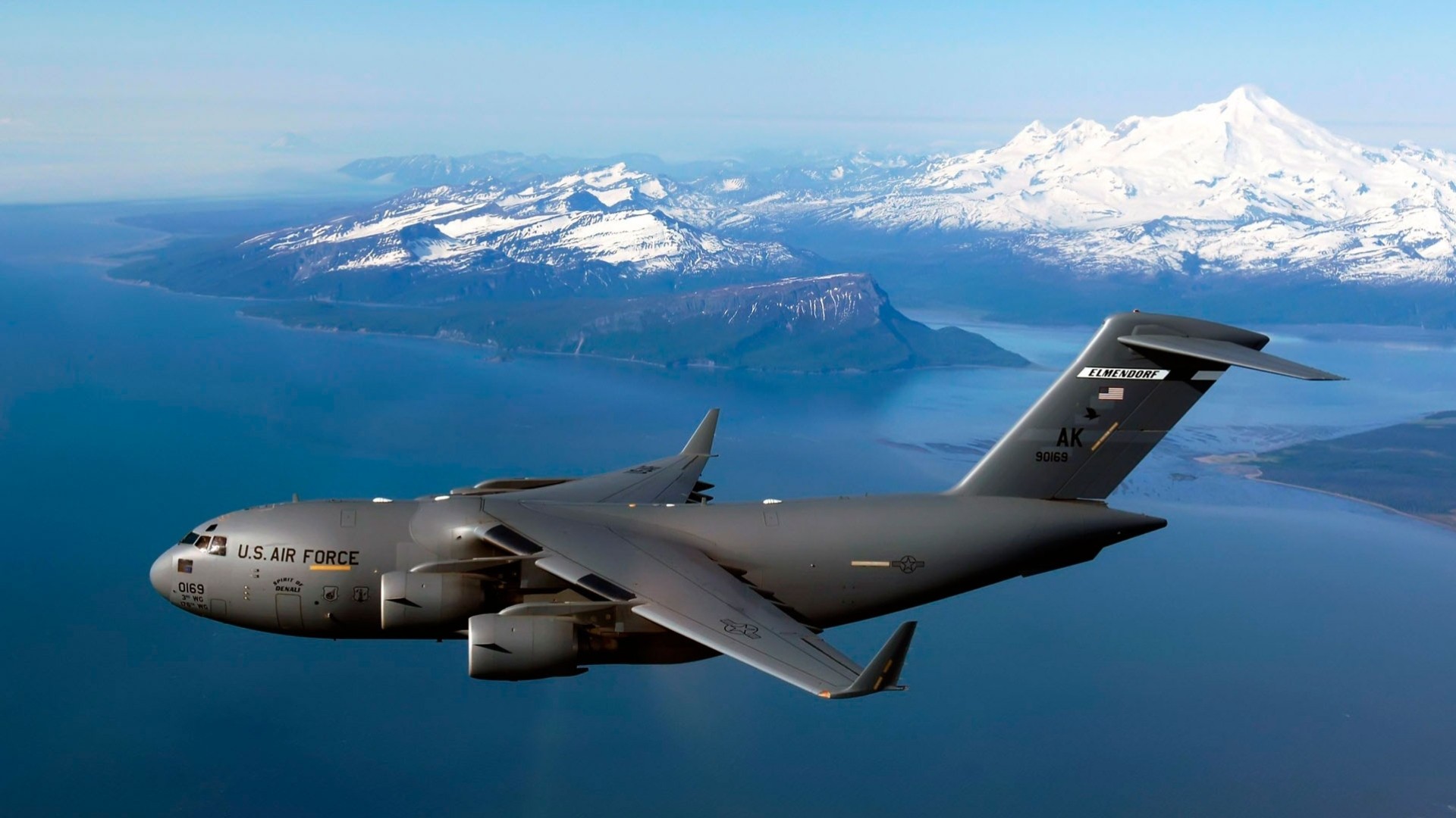 flugzeug c-17 militär berge