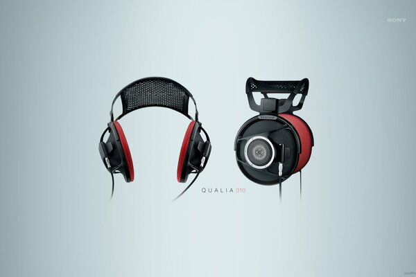 Auriculares con cable en perfil y cara completa, con orejas rojas