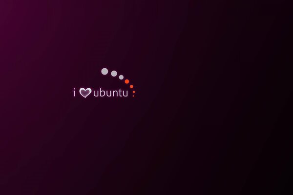 Die Inschrift Ich liebe Ubuntu auf dunklem Hintergrund