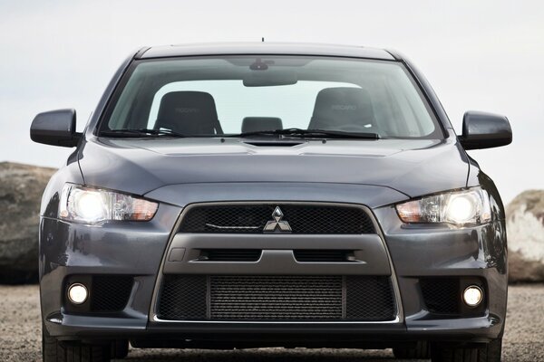 Mitsubishi. auto. máquina. coche de pasajeros