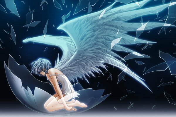 Figura de ángel chica con alas de hielo