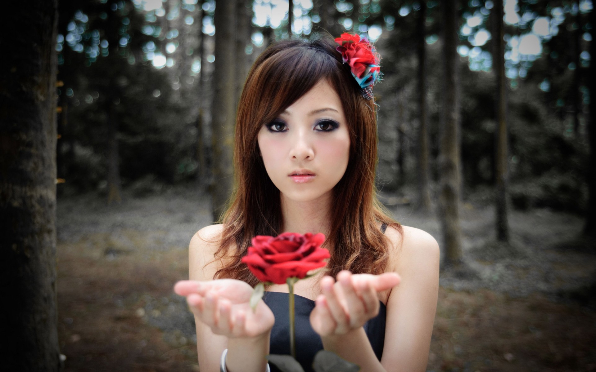 dziewczyna róża las