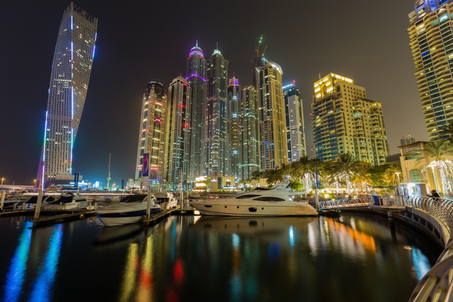 dubai bahía rascacielos emiratos árabes unidos edificio ciudad nocturna puerto deportivo de dubai muelle paseo marítimo