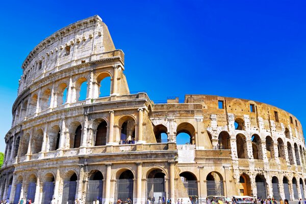 Colisée Italien sur fond de ciel bleu