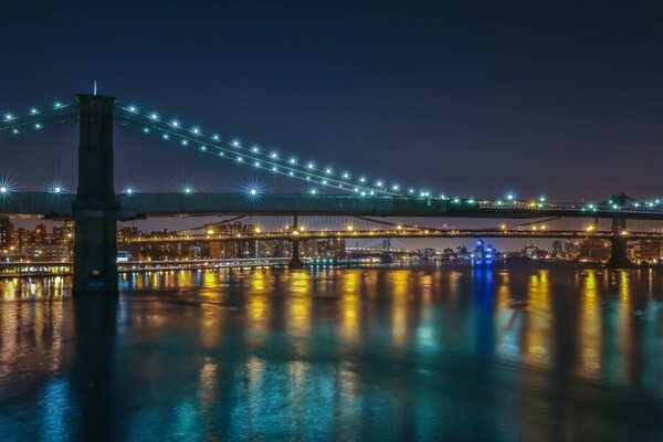 Die Brooklyn Bridge in der Nacht, ein Ort zum Träumen