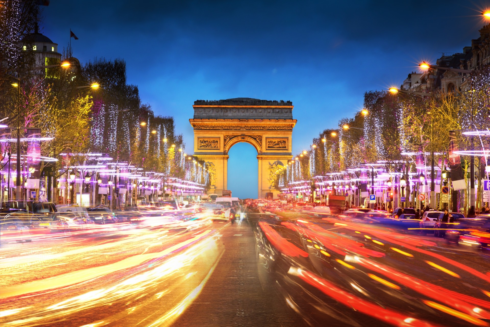 frankreich paris qatar airways nacht arc de triomphe straße stadt autos menschen