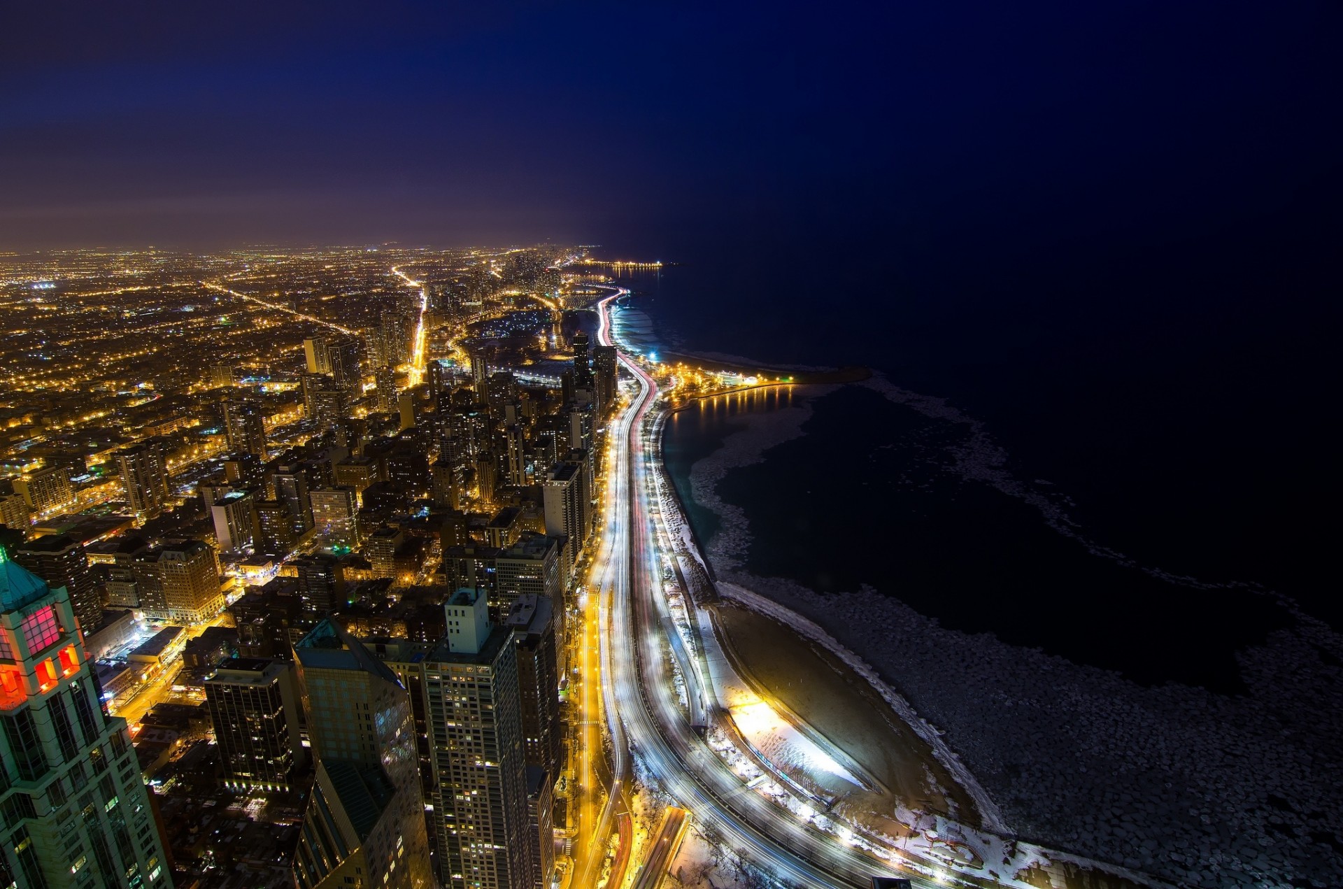 panorama luces chicago ciudad noche costa estados unidos illinois rascacielos lake shore drive edificio lago árboles casas