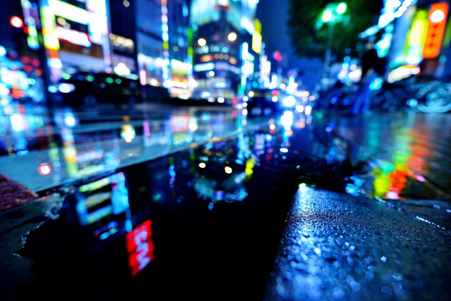 lumières humide nuit rue tokyo ville eau flaques d eau bokeh japon pluie shinjuku