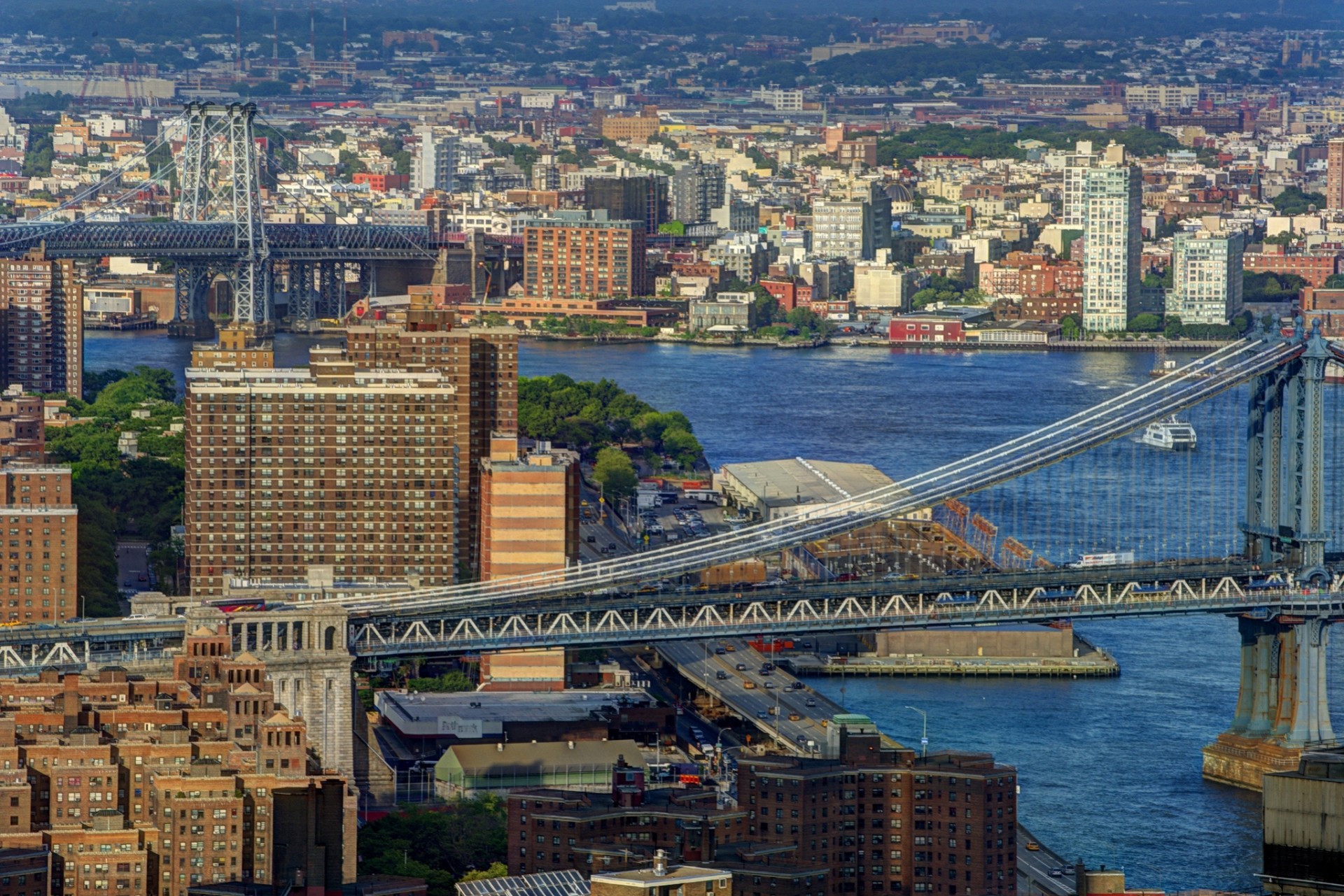 east river nowy jork panorama manhattan bridge budynek most cieśnina