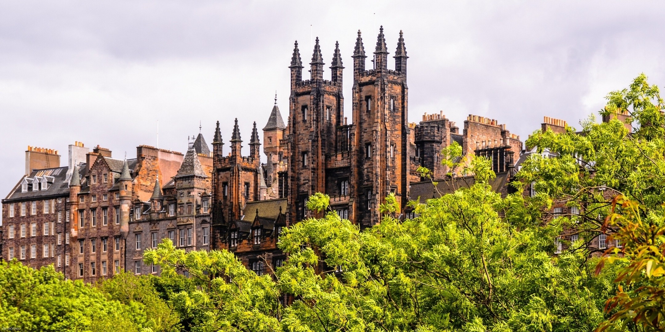 alberi edificio edimburgo scozia