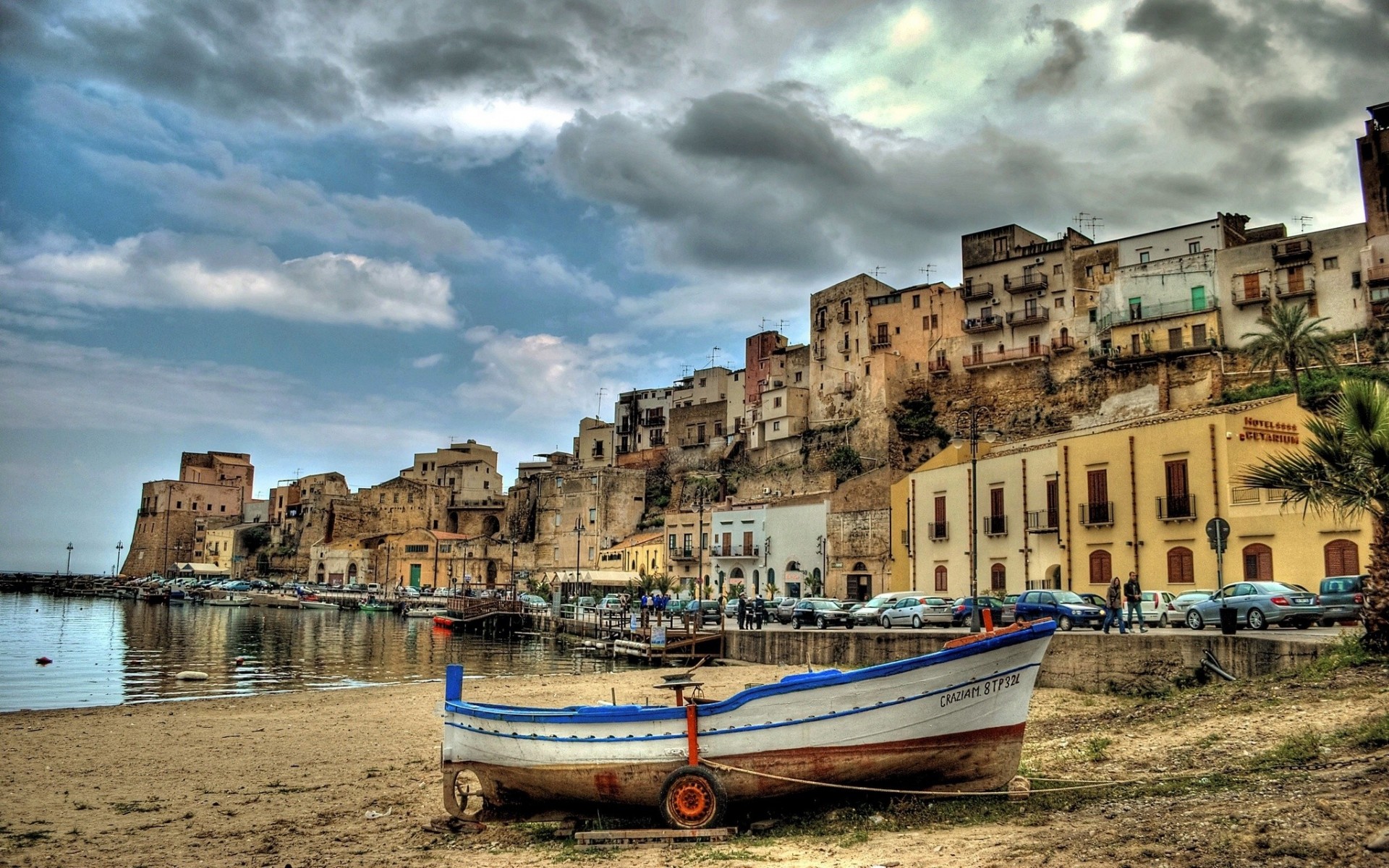 italien promenade castellammare del golfo hafen gebäude sizilien auto maschinen boot