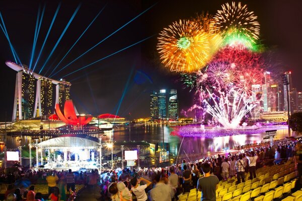 Фейерверки ночью в красочном Сингапуре