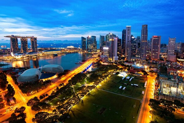 Paysage urbain de nuit de Singapour