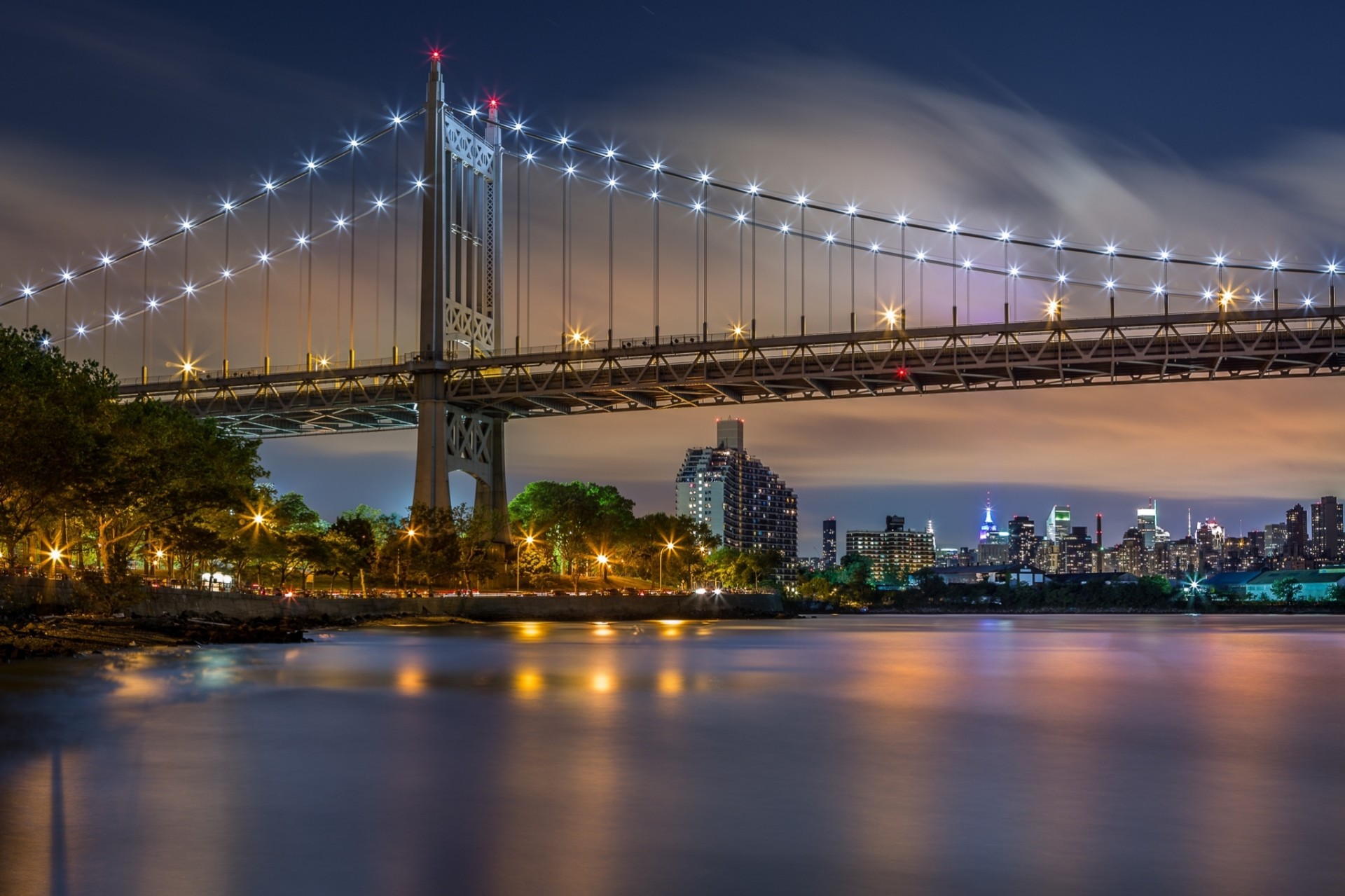 luces manhattan río nueva york estados unidos árboles rascacielos ciudad noche edificio casas