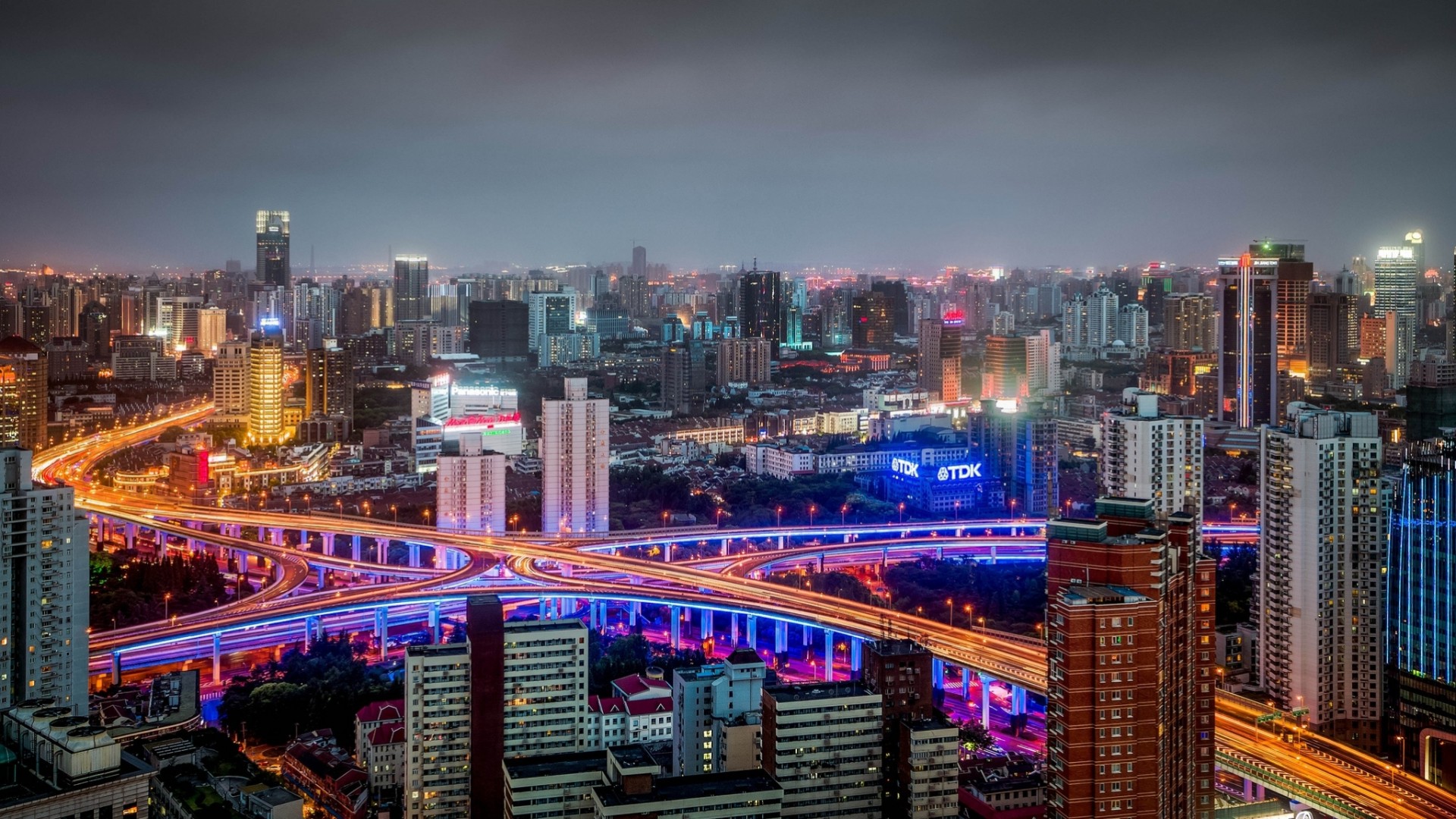 china shangai panorama edificio huangpu ciudad de la noche camino