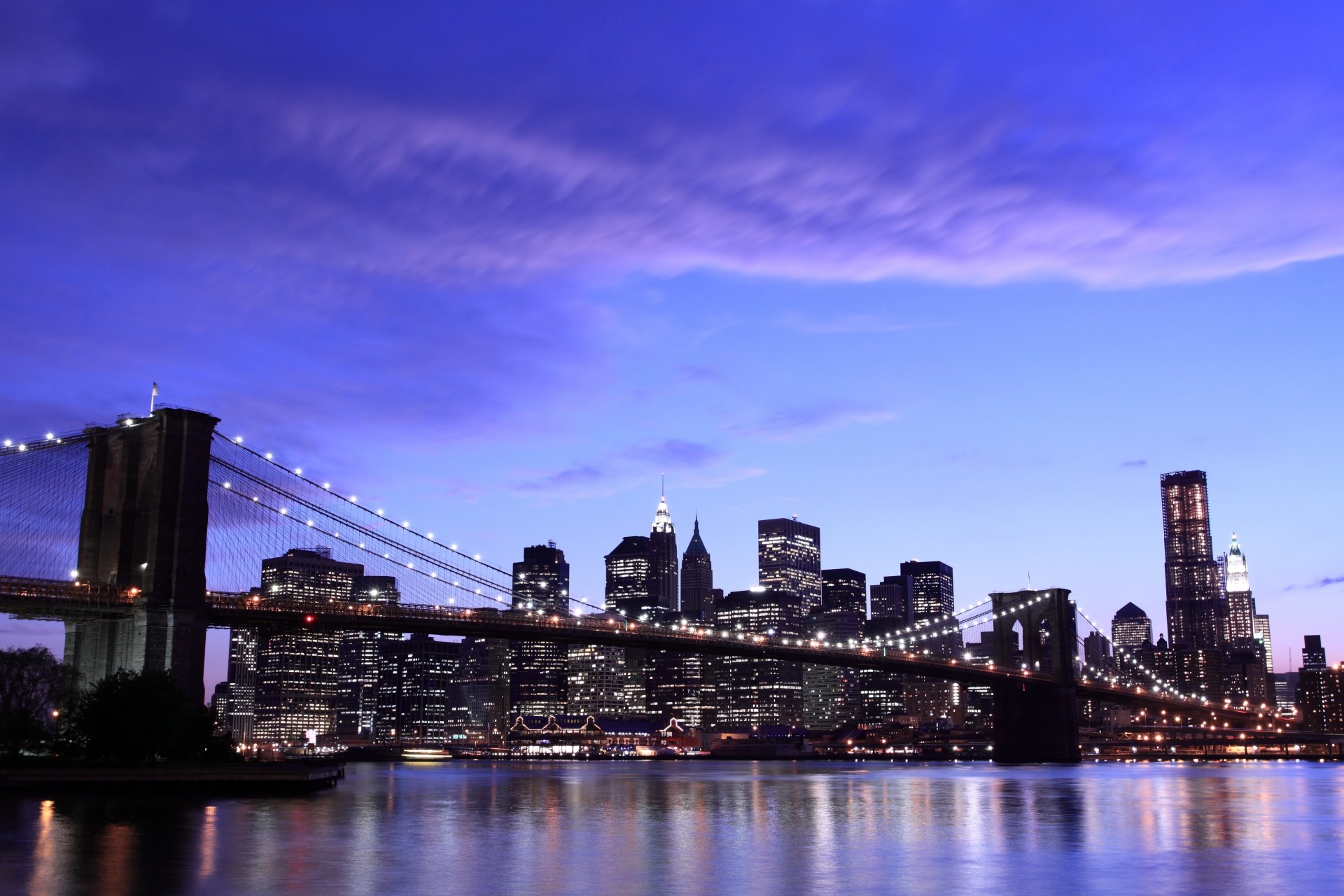 lumières ciel new york ville pont de brooklyn nuit nuages