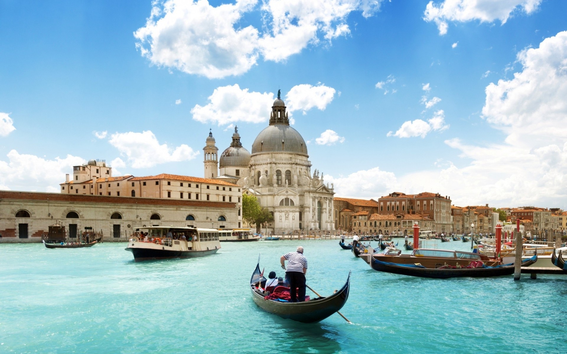 iglesia catedral agua cielo venecia góndolas