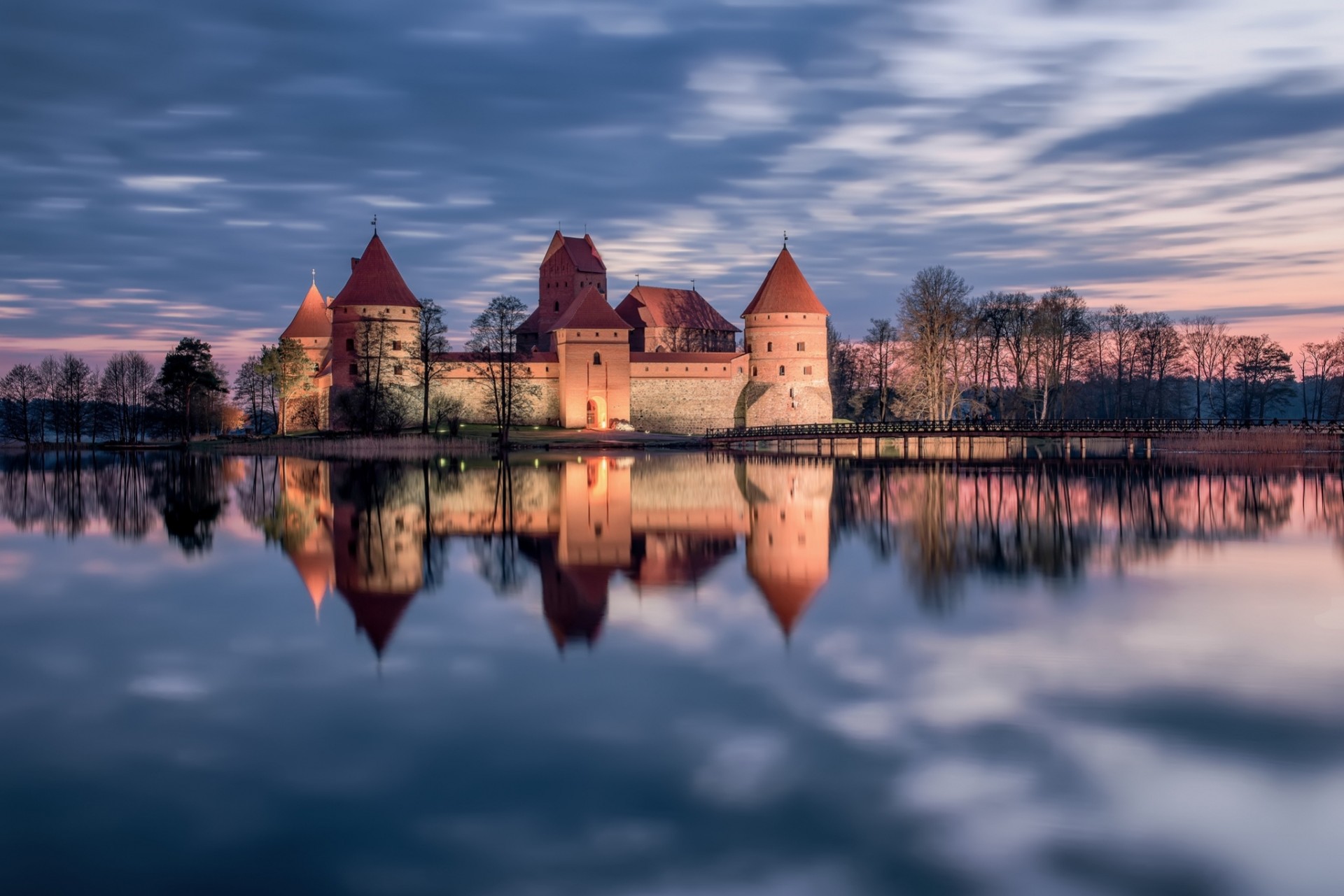 lituania tramonto trakai blocco lago riflessione