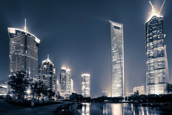 Grattacieli di Shanghai sul lungomare