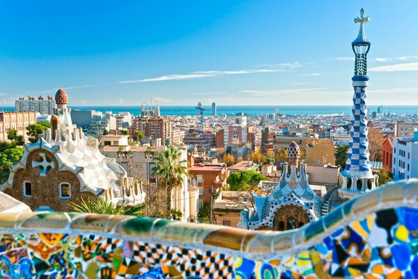 Deliciosa vista colorida de Barcelona en un día soleado