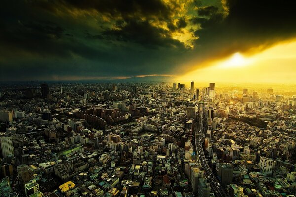 Claraboya en el cielo sobre los edificios de la ciudad