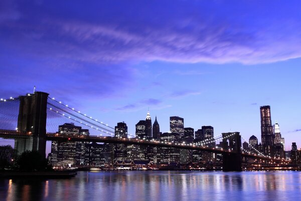 Nachtlichter der Brooklyn Bridge