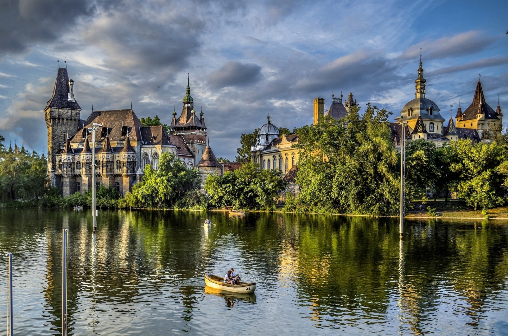 natura blocco lago alberi budapest parco ungheria vaidahunyad barca persone