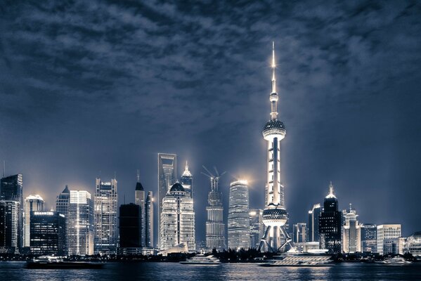 La notte futuristica di Shanghai