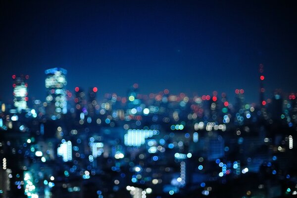 Lumières bleues de la ville de nuit