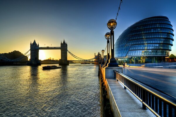 Pont de Londres au lever du soleil