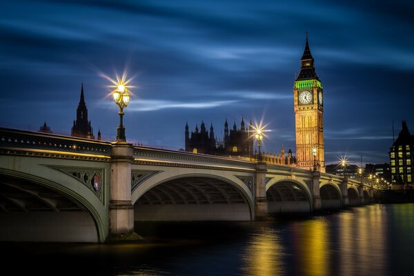 Il ponte di Westminster a Londra Torre del Big Ben